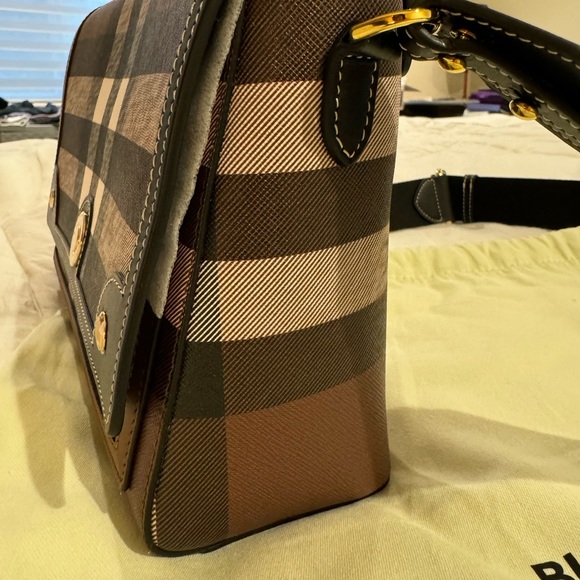 This is an original Burberry Handbag (Note Bag) never used and still has tags - Picture 3 of 6